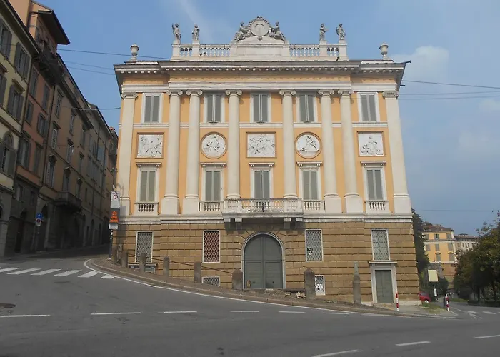 La Maison Des Artistes 2* ברגמו