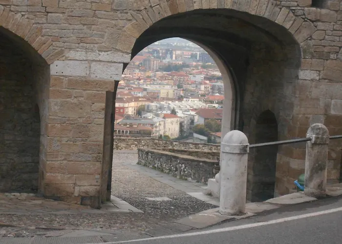 La Maison Des Artistes 2* ברגמו