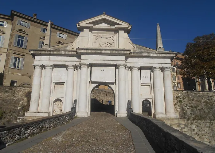 La Maison Des Artistes 2* ברגמו