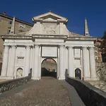 La Maison Des Artistes 2* Bergamo