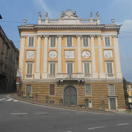 La Maison Des Artistes 2* Bergamo