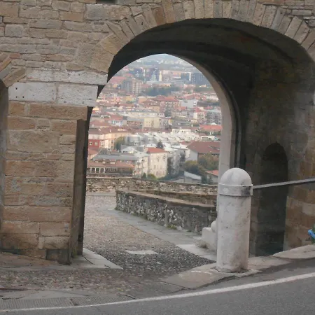 La Maison Des Artistes 2* Bergamo